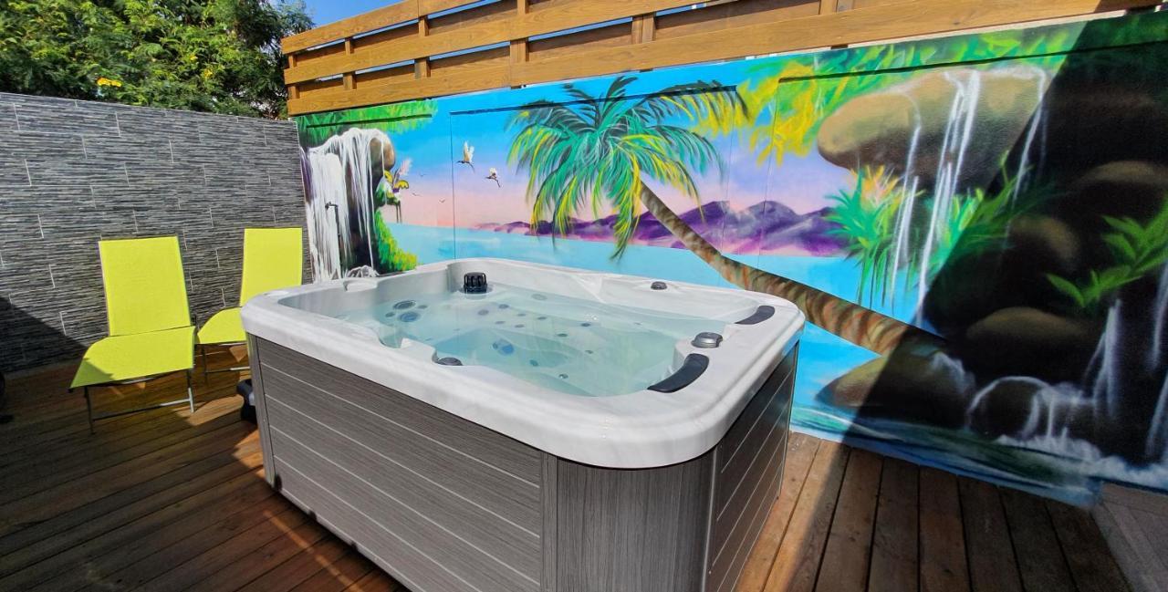 Chez Claudia: Charming Retreat with Private Jacuzzi and Pool Apartment Courcelles Exterior photo