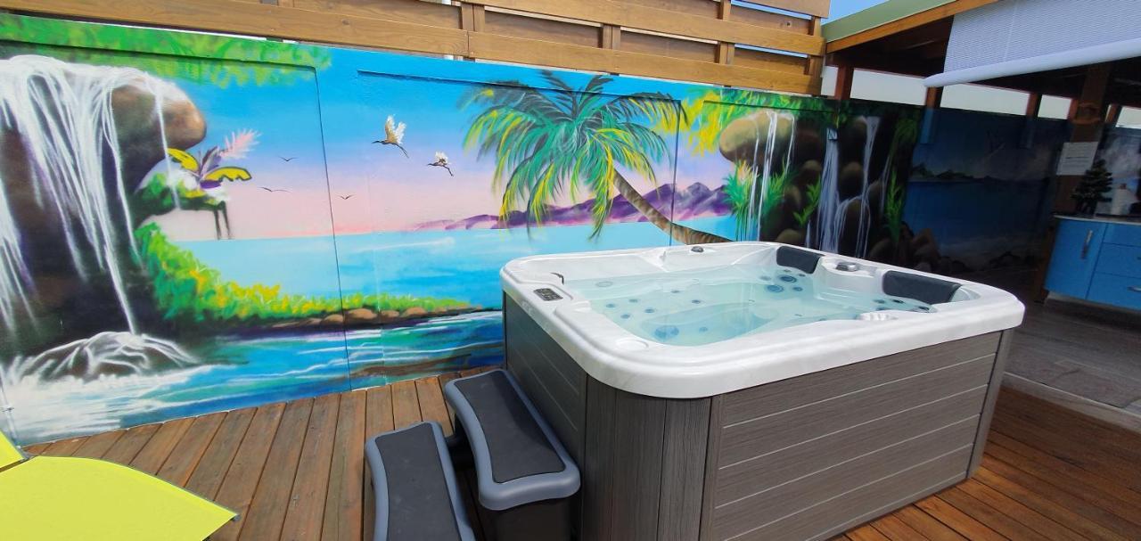 Chez Claudia: Charming Retreat with Private Jacuzzi and Pool Apartment Courcelles Exterior photo