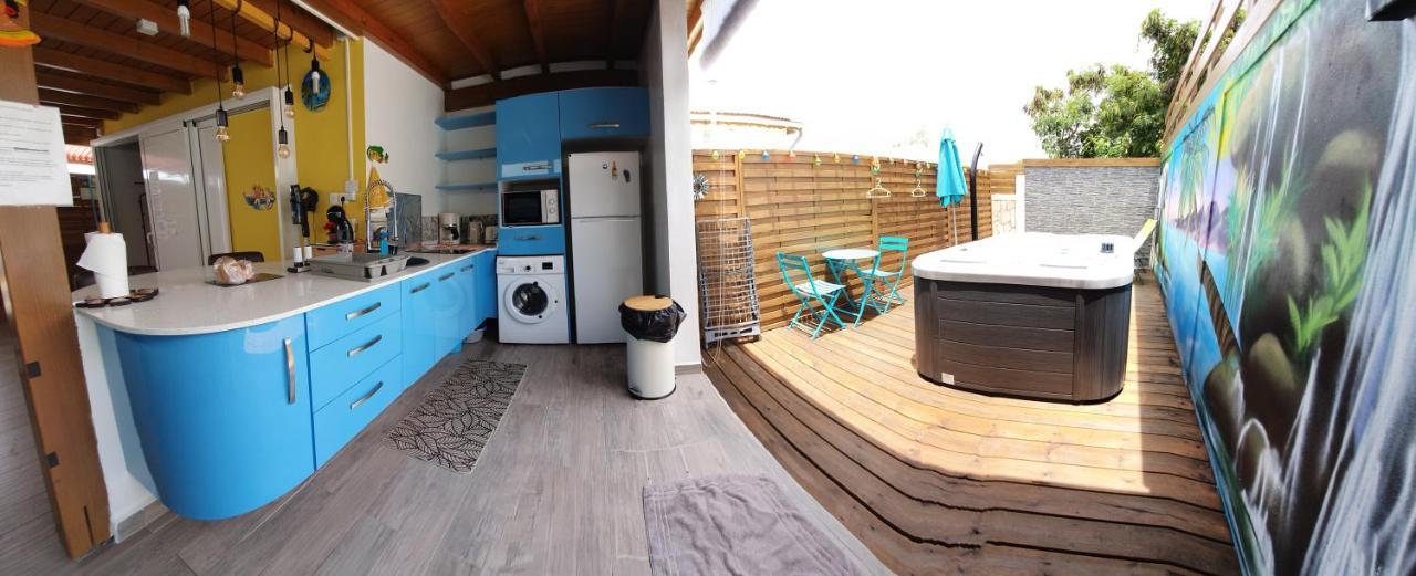 Chez Claudia: Charming Retreat with Private Jacuzzi and Pool Apartment Courcelles Exterior photo